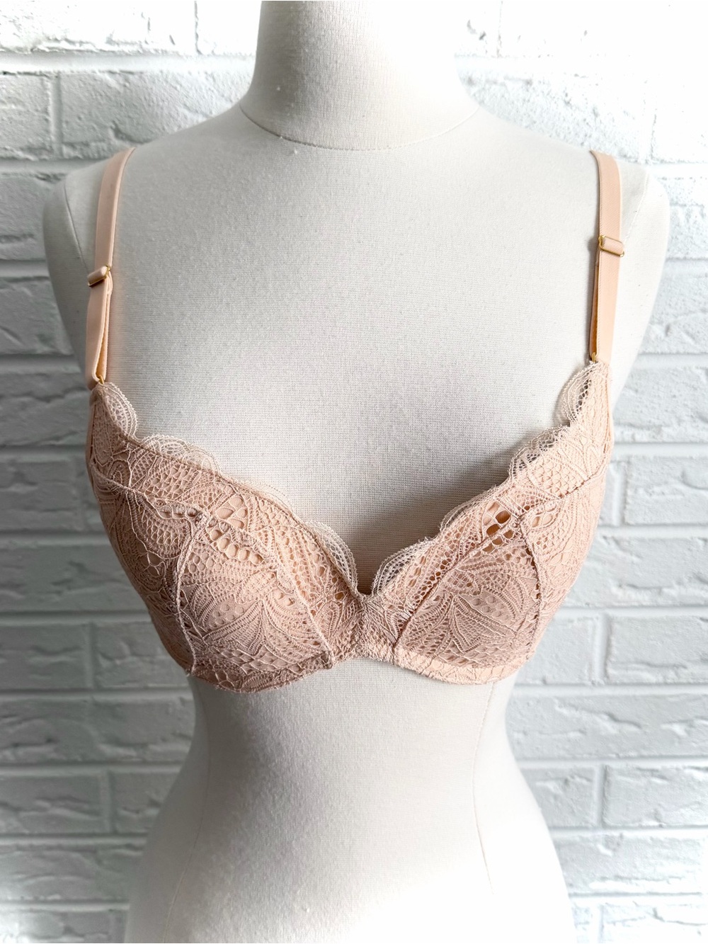 Lively Lace T-Shirt Bra Size 34B